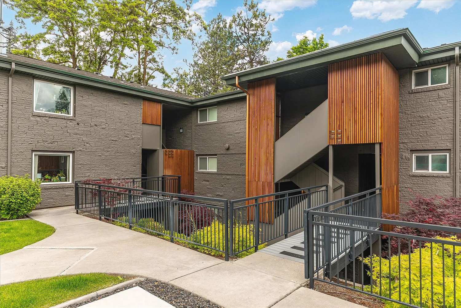 Greenview Manor Apartments — Photo 2