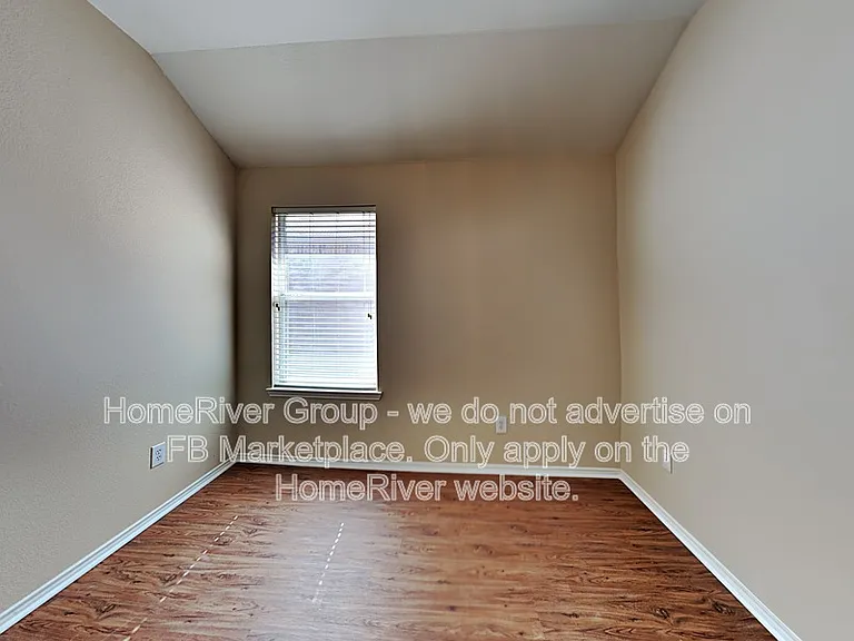 1046 Warbler — Photo 13