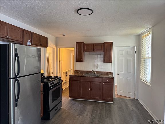 2nd image of 117 Farmer St