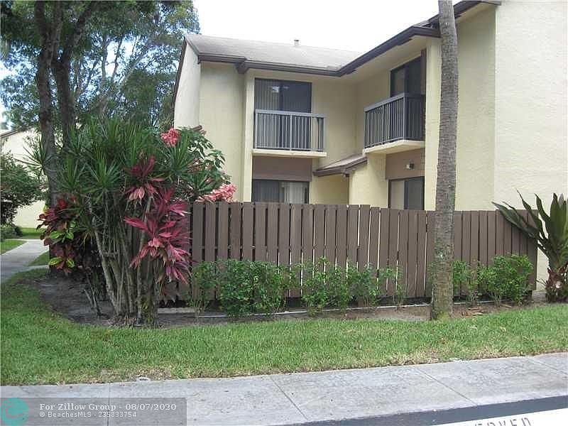 2nd image of 3919 Cocoplum Cir #3919