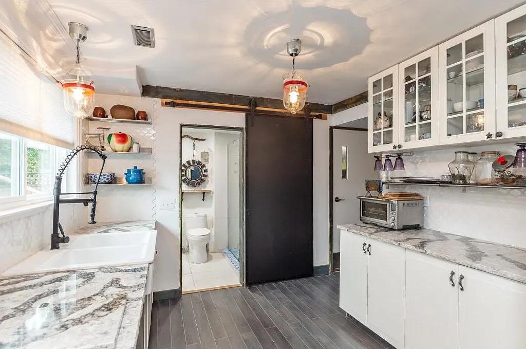 3 bed, 1.0 bath, 1100 sqft, $2,195 — Photo 3