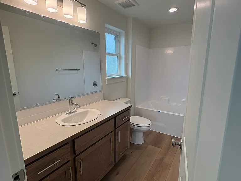 330 NE Washington St — Photo 9