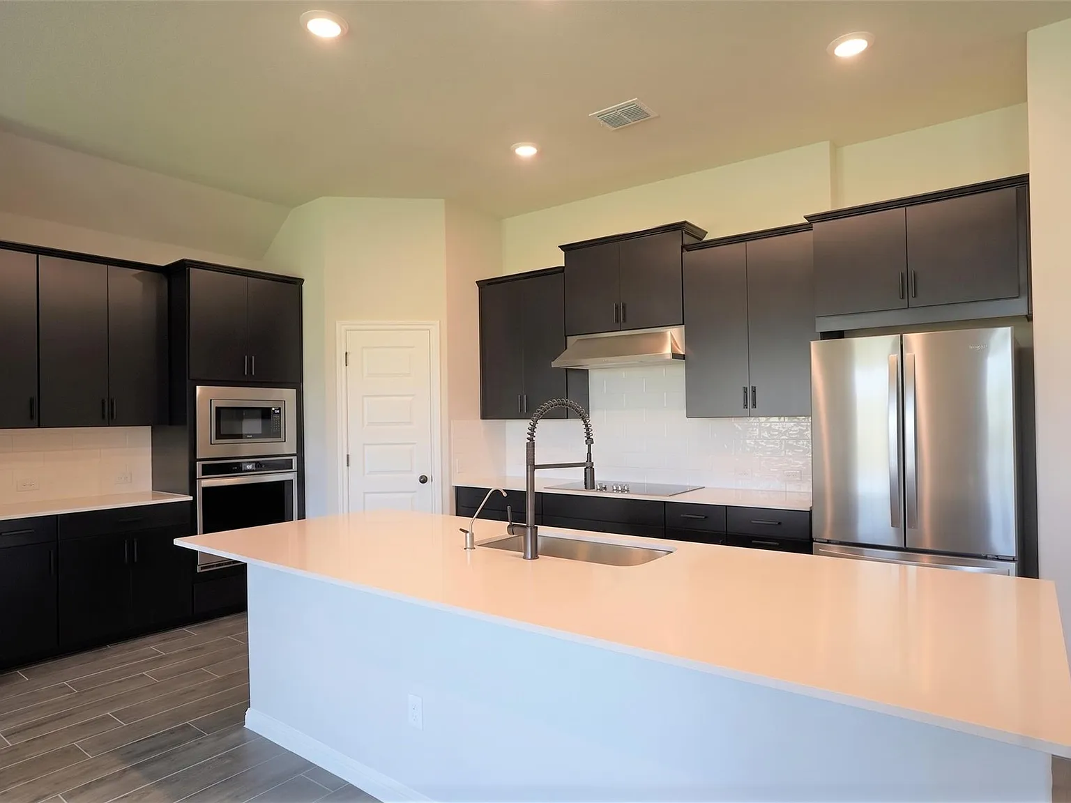 4 bed, 3.0 bath, 2134 sqft, $2,600 — Photo 3