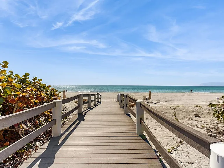 1109 Gulf Of Mexico Dr #ID1591491P — Photo 10