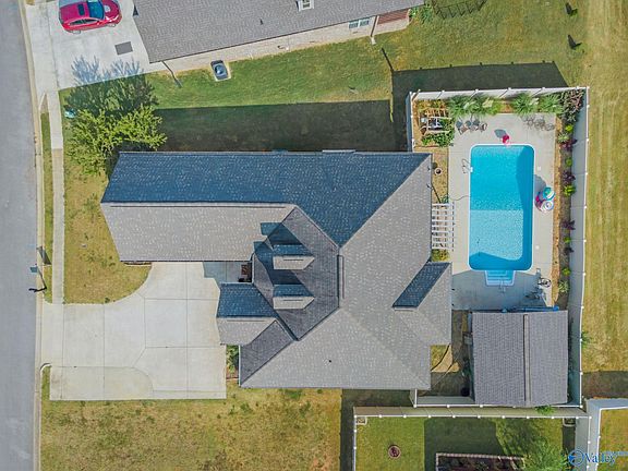 5th image of 111 Rolling Brook Dr