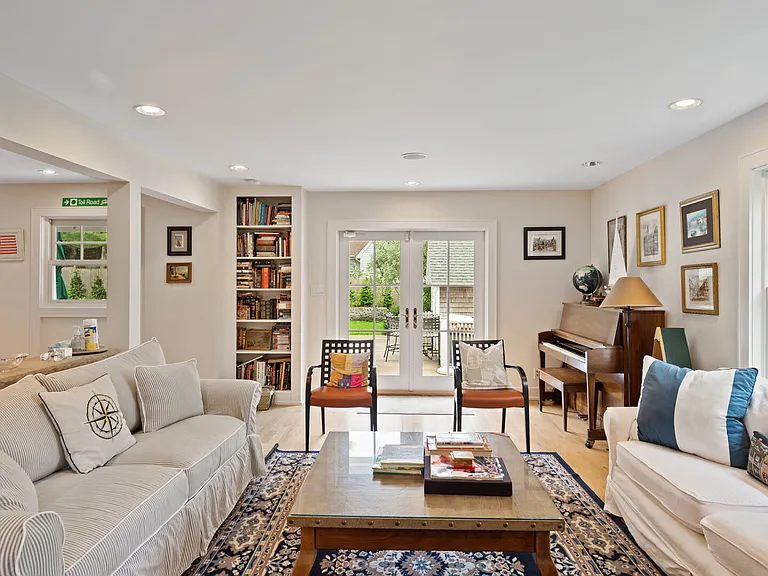 32 Floyd St — Photo 4