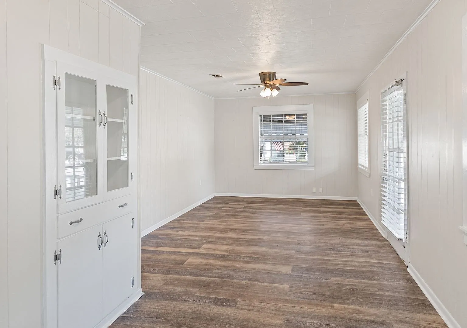 Charming 2-Bedroom Home in the Heart of Port Allen's Garden District — Photo 4