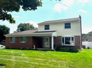 39276 Della Rosa Dr, Sterling Heights, MI 48313