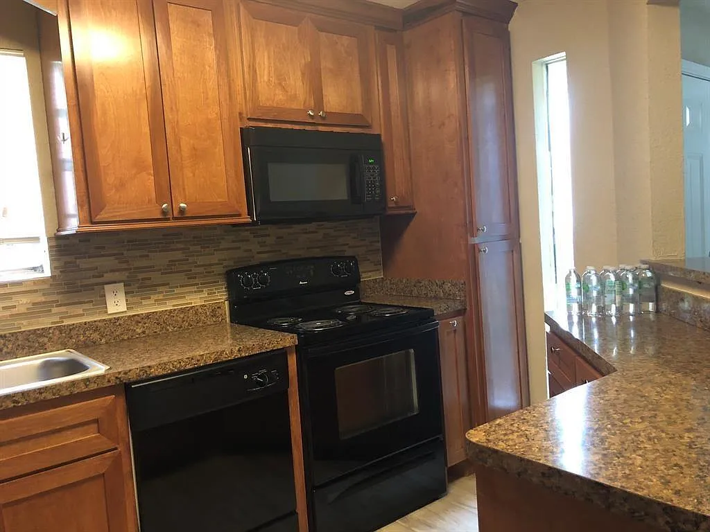 2 bed, 2.0 bath, 1140 sqft, $1,200 — Photo 3