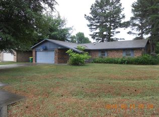 101 W Henson Ave, Springdale, AR 72764