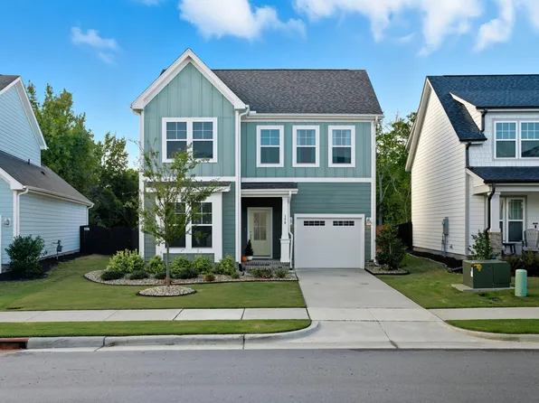 198 Retreat Dr, Fuquay Varina, NC 27526