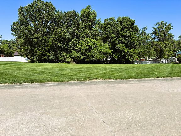 4th image of 22 Clearlake Dr