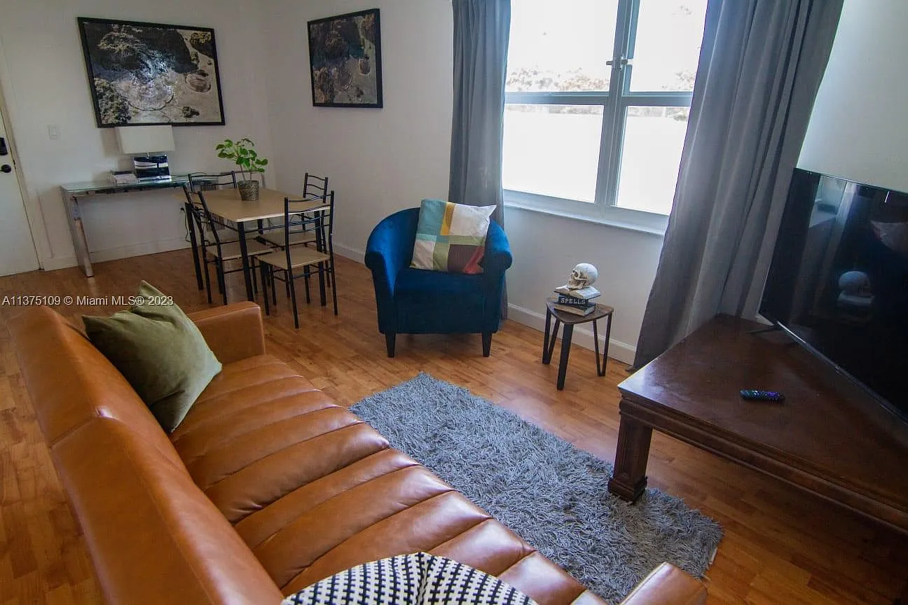 Hibiscus South Condo — Photo 1
