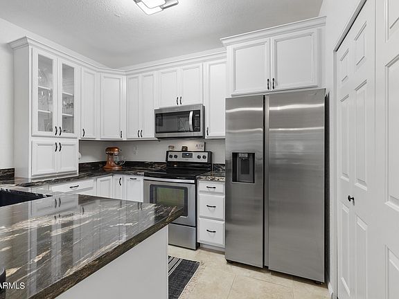 4th image of 11333 N 92nd St Unit 1020