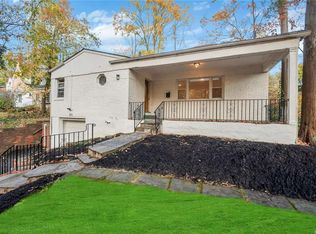 21 Ravine Rd, Great Neck, NY 11023