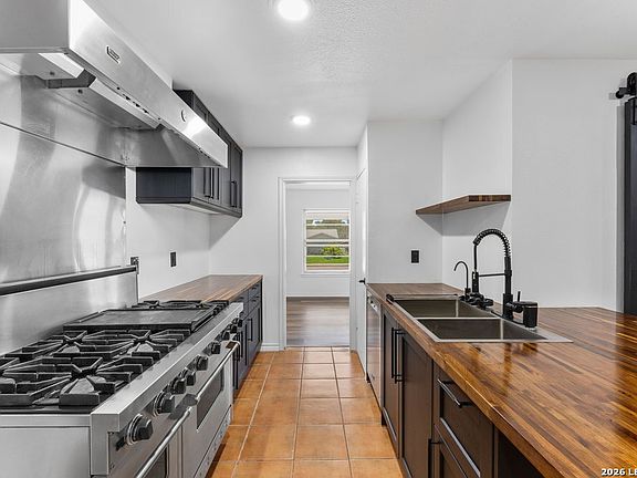 5th image of 3614 Versailles Dr