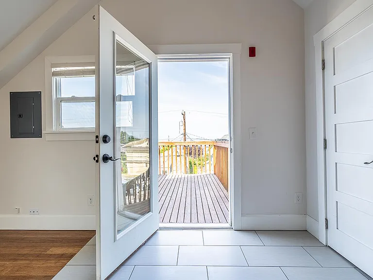 2314 Hoyt Ave #D — Photo 3