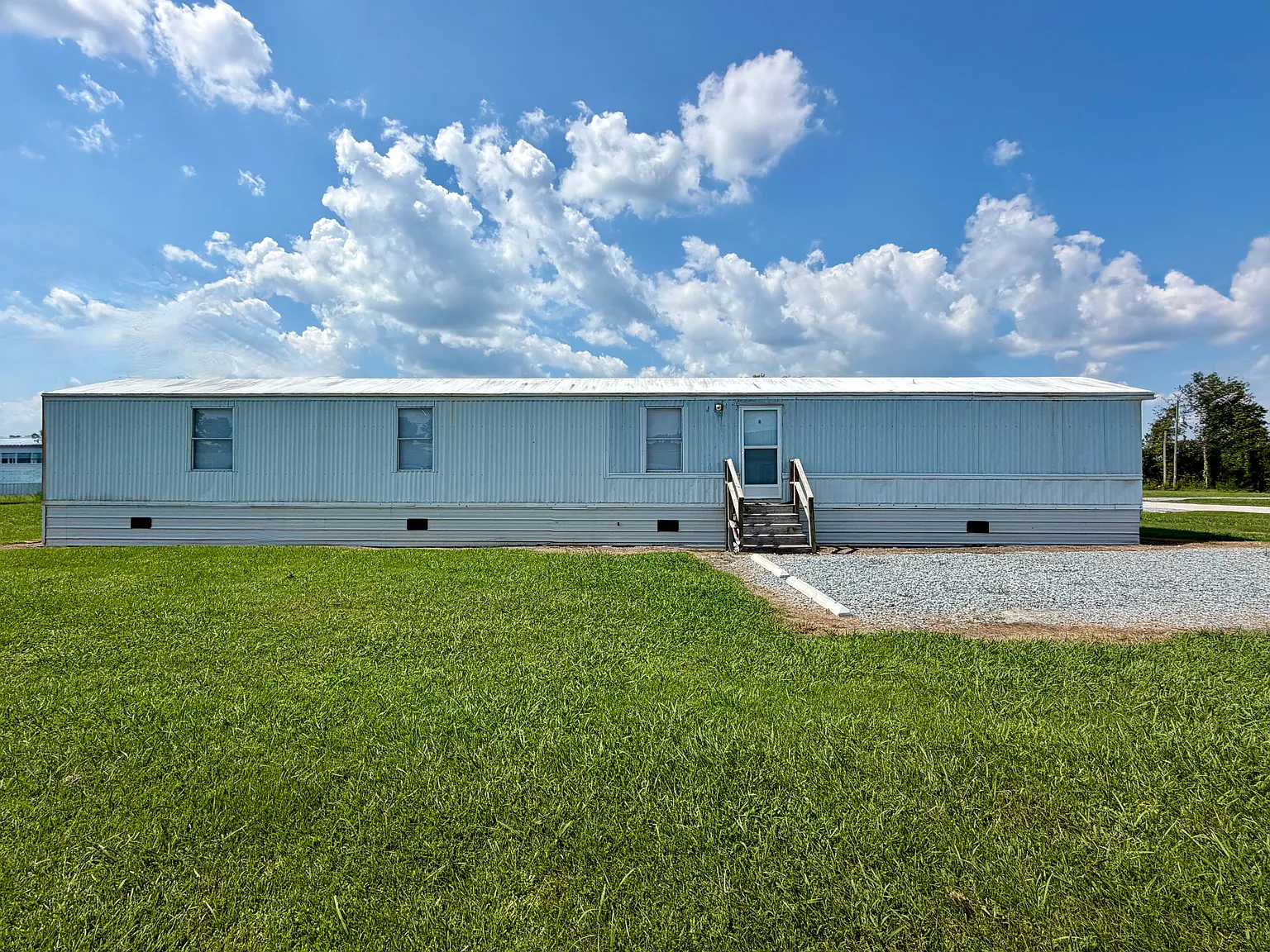 3 bed, $1,095 — Photo 1