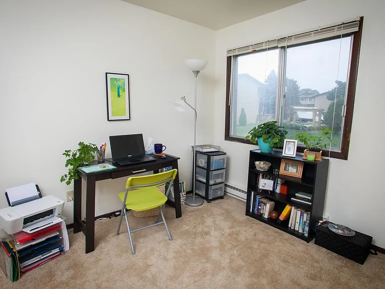 Windpoint Apartments — Photo 16