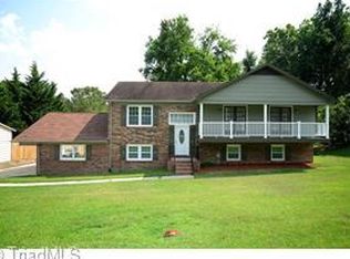 810 Chatfield Dr, Jamestown, NC 27282