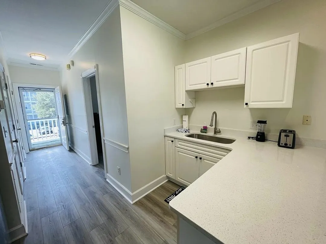 1 bed, 850 sqft, $1,600 — Photo 3