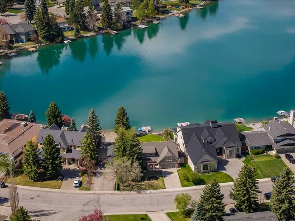947 NE Lake Placid Dr SE, Calgary, AB T2J 4C4