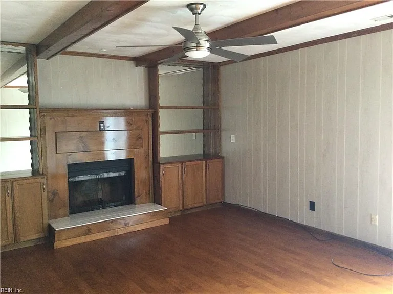 1044 Chatmoss Dr — Photo 2