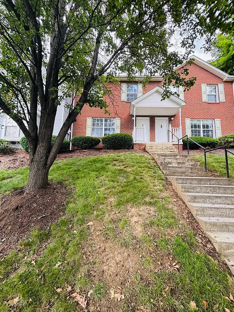 4 Bedroom 2.5 half Bath Townhouse — Photo 1