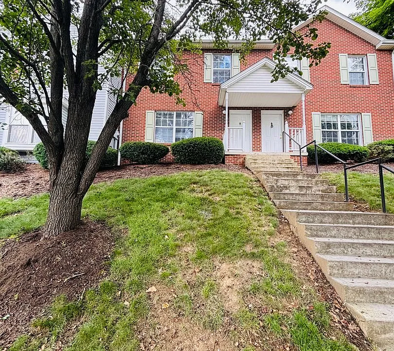 413 Laurence Ln