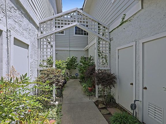 3rd image of 302 W Meadows Ln