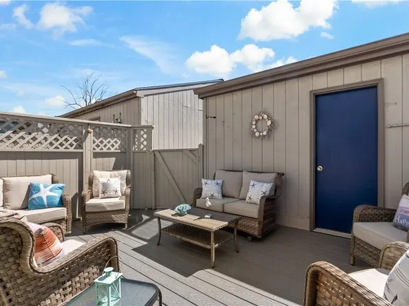 72 Seabreeze Ln, Bristol, RI 02809
