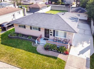 2754 Downey Dr, Troy, MI 48083