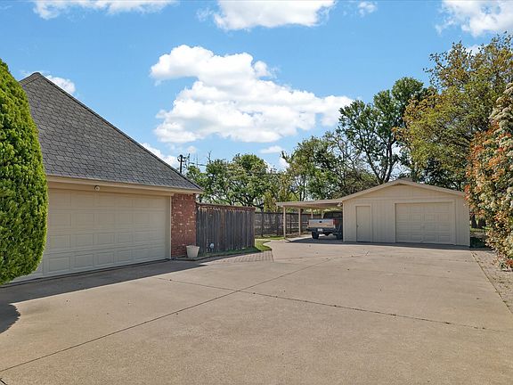 3rd image of 2303 Hillside Ct
