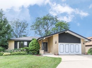 835 Claremont Dr, Downers Grove, IL 60516