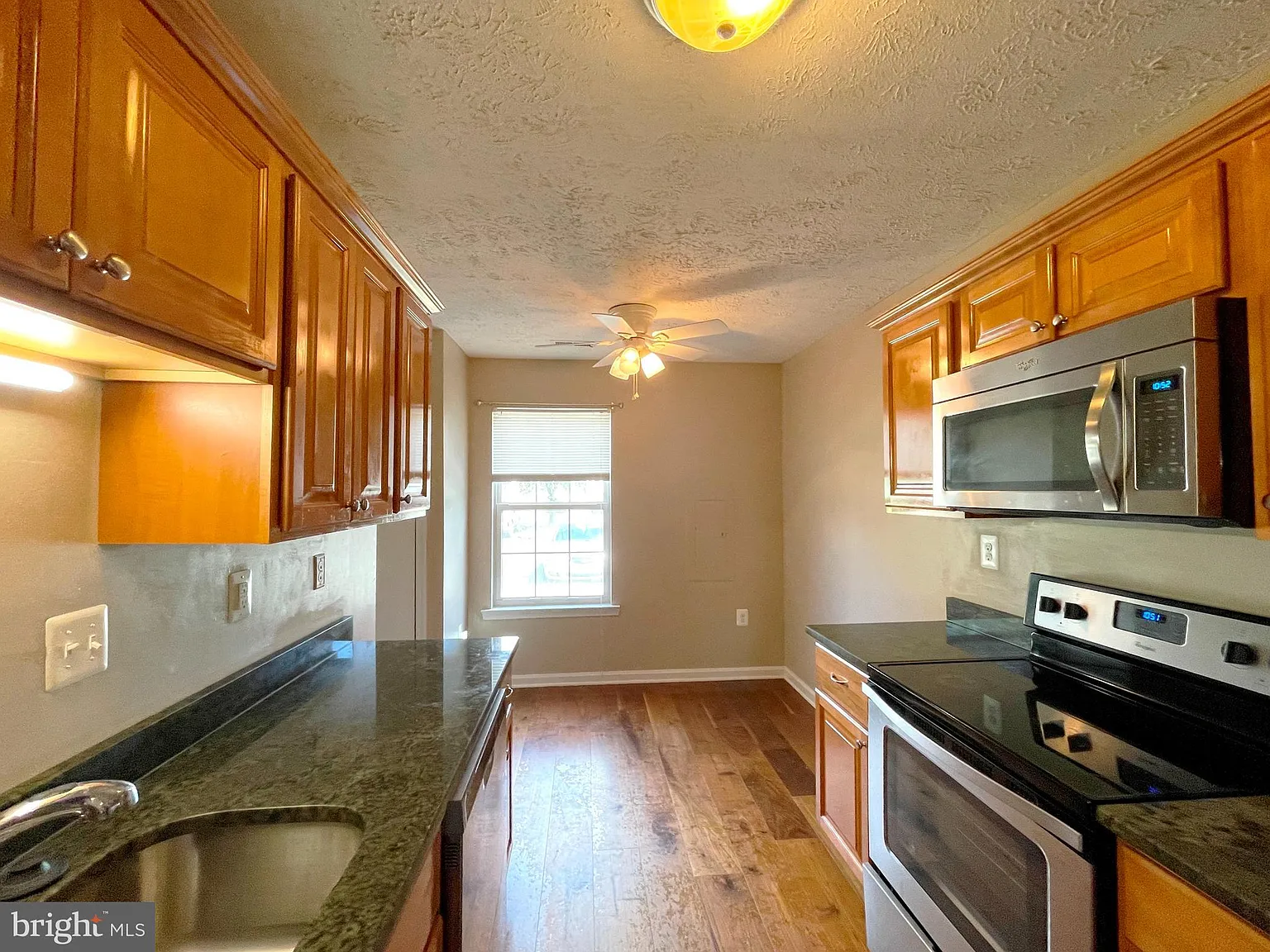 3 bed, 1.5 bath, 1596 sqft, $1,795 — Photo 4