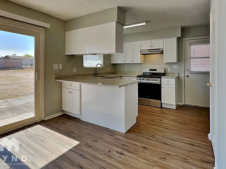 10716 N Arapaho Dr — Photo 7