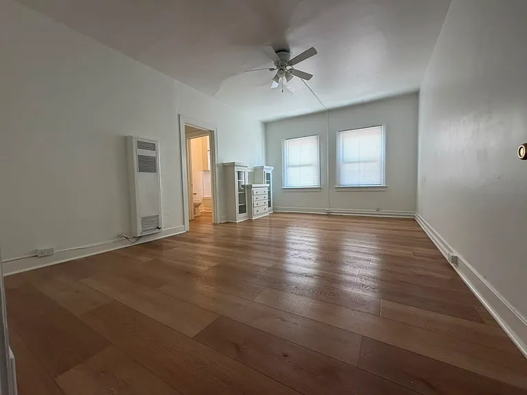 2533 University Ave #9 — Photo 9