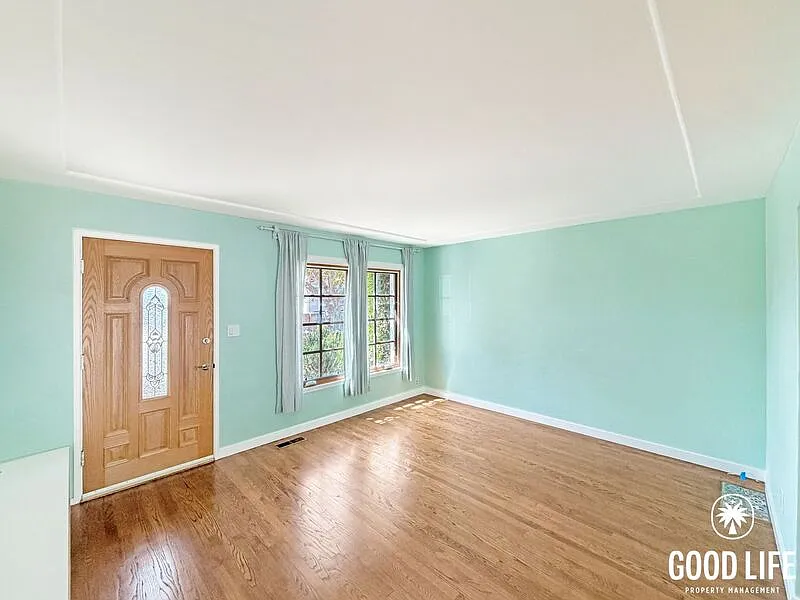 2 bed, 1.0 bath, 823 sqft, $3,400 — Photo 3