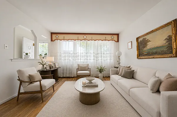 Living room, photo 2