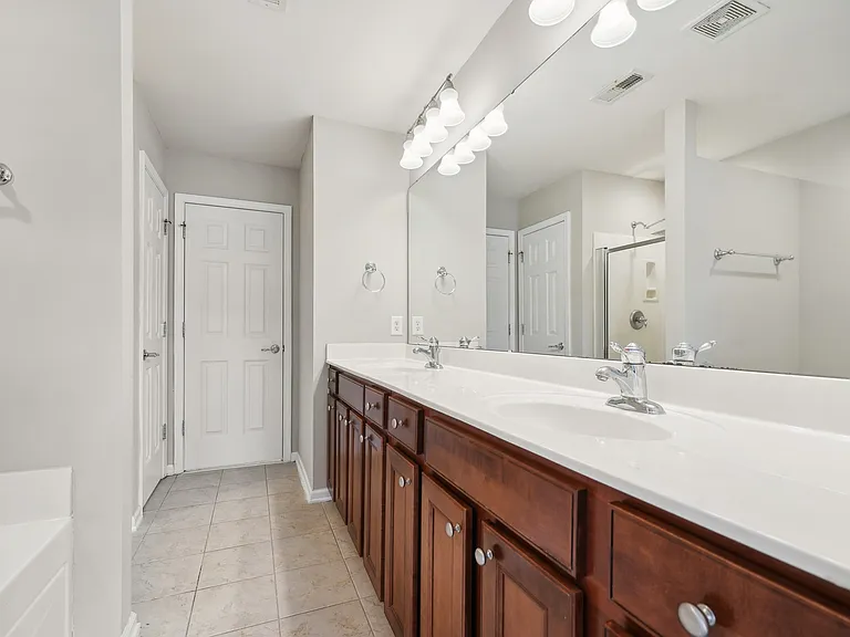 8223 Pilots View Dr — Photo 16