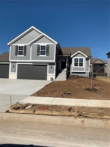 Easton Autrium this is a photo of a different home