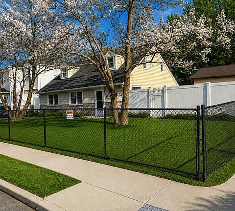 2nd image of 700 Sharon Road