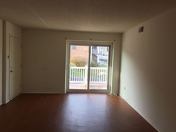 3rd image of 6215 Hilltop Dr