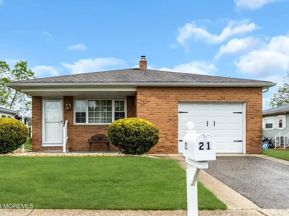 21 Maracaibo Place, Toms River, NJ 08757