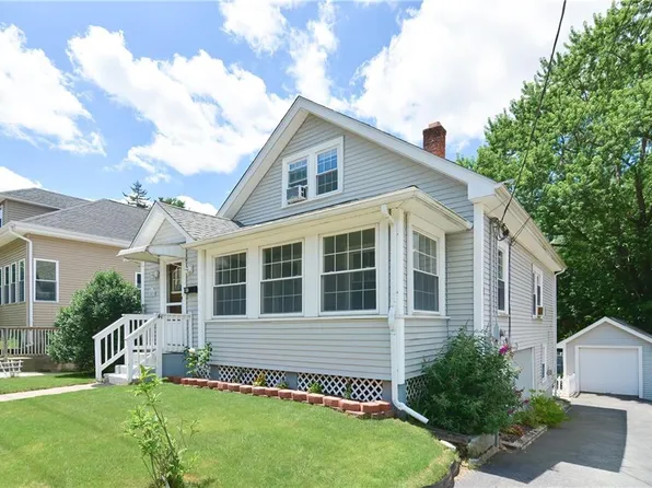 41 Saint Leon Ave, Woonsocket, RI 02895