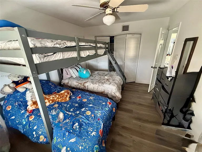 141 NE 10th Ave #17B — Photo 18