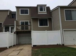 177 Peddlers Dr, Branford, CT 06405