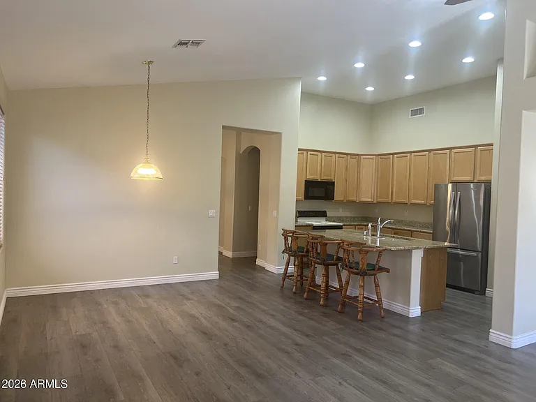 7033 W Irma Ln — Photo 5
