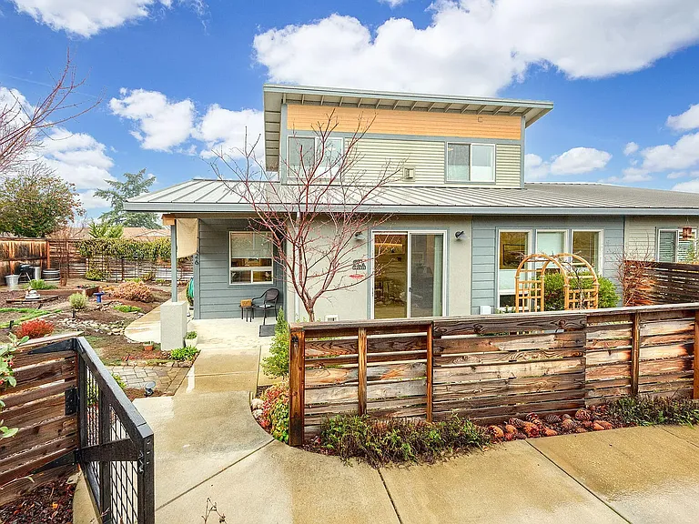126 Dunn Cir — Photo 2