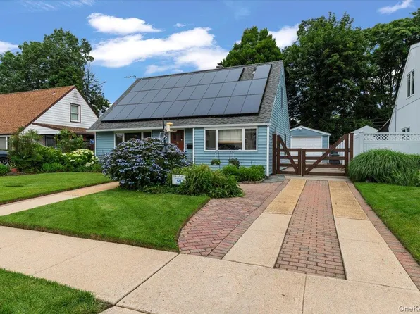 6 Walter Avenue, Hicksville, NY 11801